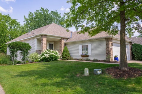 Townhouse For Sale - 8897 Compton Drive<br/> Dakota County, Inver Grove Heights, MN 55076