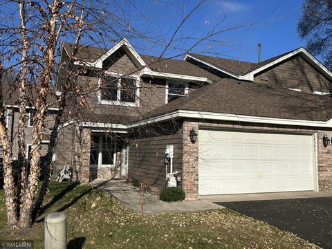 Homes For Sale - 18502 Apple Tree Court<br/> Minnetonka, MN 55345