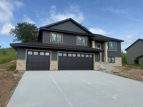 Homes For Sale - 610 Mulligan Drive<br/> Zumbrota, MN 55992