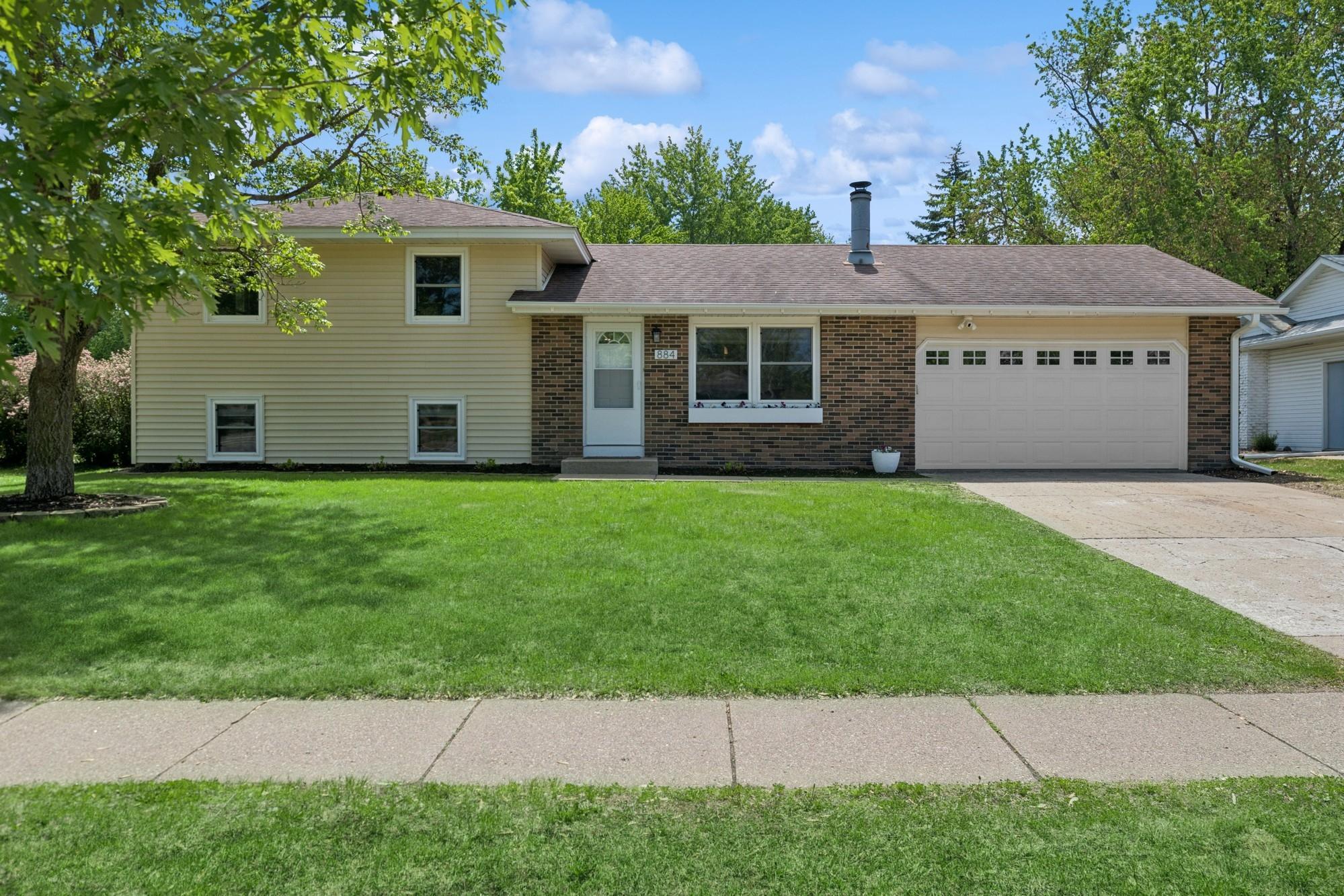 884 Whitney Drive, Saint Paul, Minnesota image 1