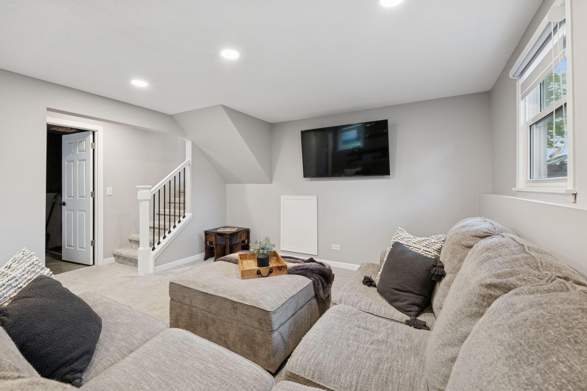 884 Whitney Drive, Saint Paul, Minnesota image 15