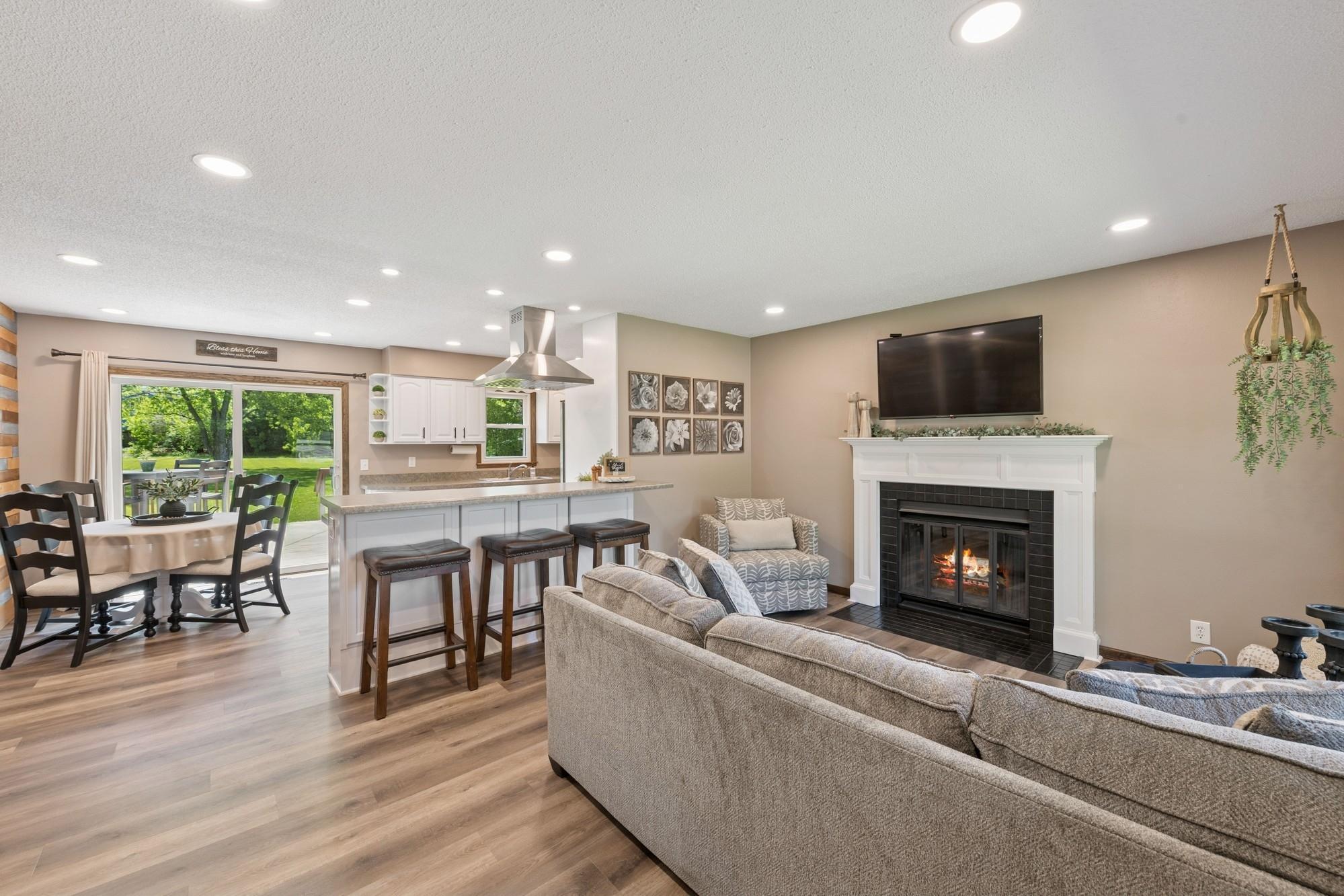884 Whitney Drive, Saint Paul, Minnesota image 2