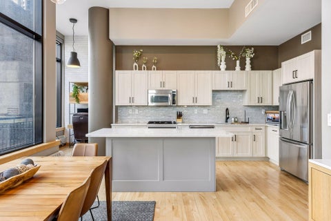Condo For Sale - 215 10th Avenue<br/> Minneapolis, MN 55415