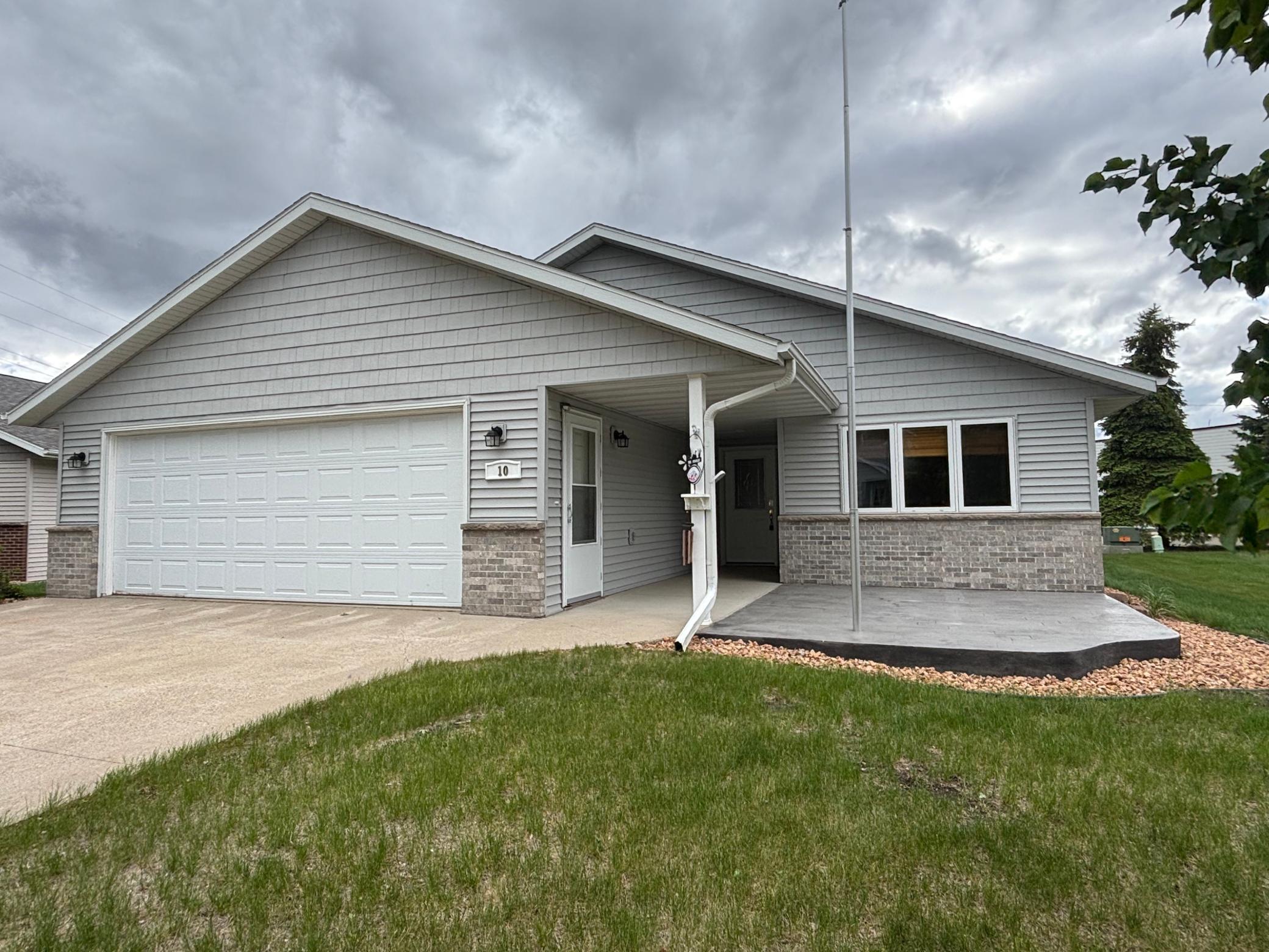 10 Townhouse Road, Morris, Minnesota image 1