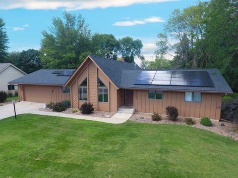 Homes For Sale - 2404 8th Avenue<br/> Mower County, Austin, MN 55912