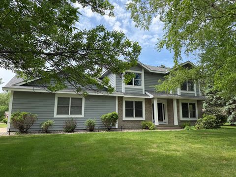 Homes For Sale - 2721 Meadowrose Boulevard<br/> Saint Cloud, MN 56301
