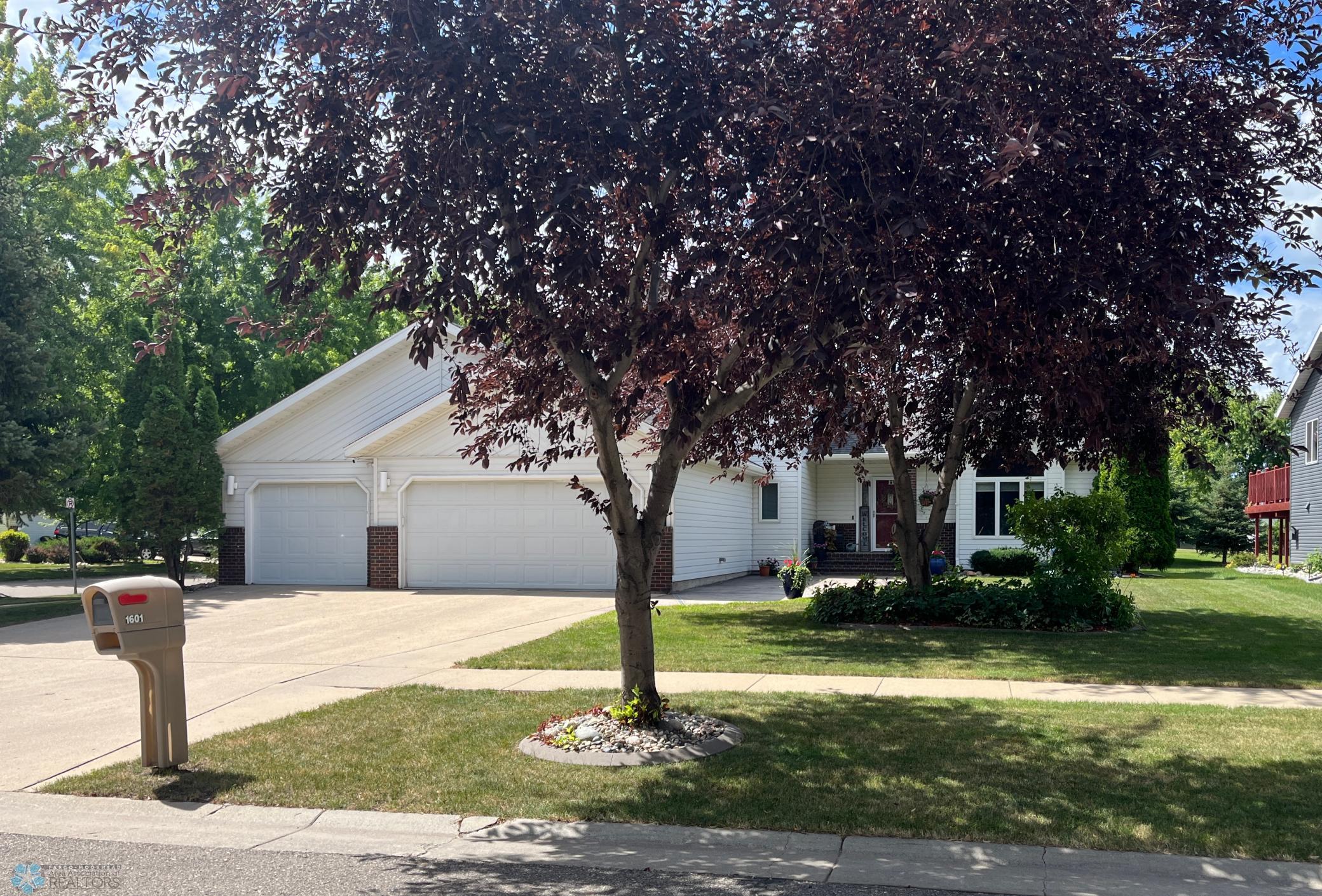 1601 Birchwood Drive, West Fargo, North Dakota image 3