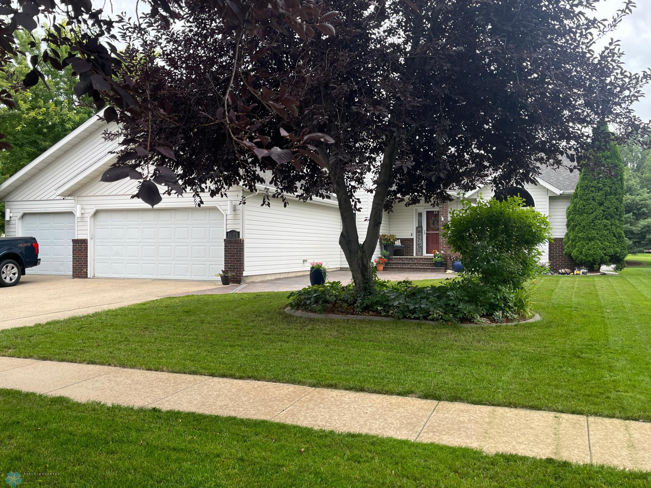 1601 Birchwood Drive, West Fargo, North Dakota image 4