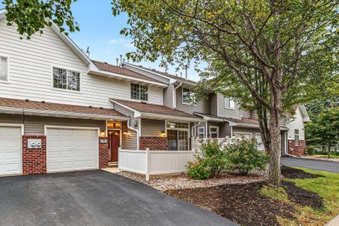 Townhouse For Sale - 8399 Kimball Drive<br/> Hennepin County, Eden Prairie, MN 55347