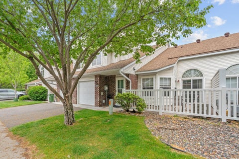 Townhouse For Sale - 538 Queens Gate<br/> New Brighton, MN 55112