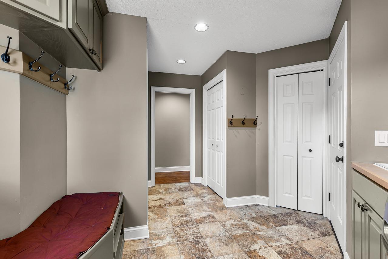 7104 Lanham Lane, Edina, Minnesota image 25