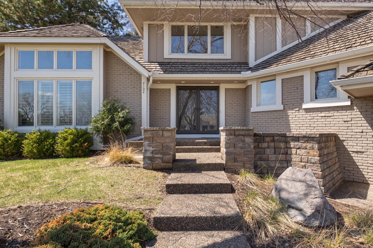 7104 Lanham Lane, Edina, Minnesota image 3