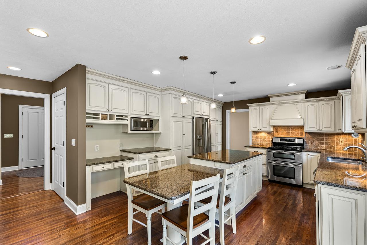 7104 Lanham Lane, Edina, Minnesota image 7