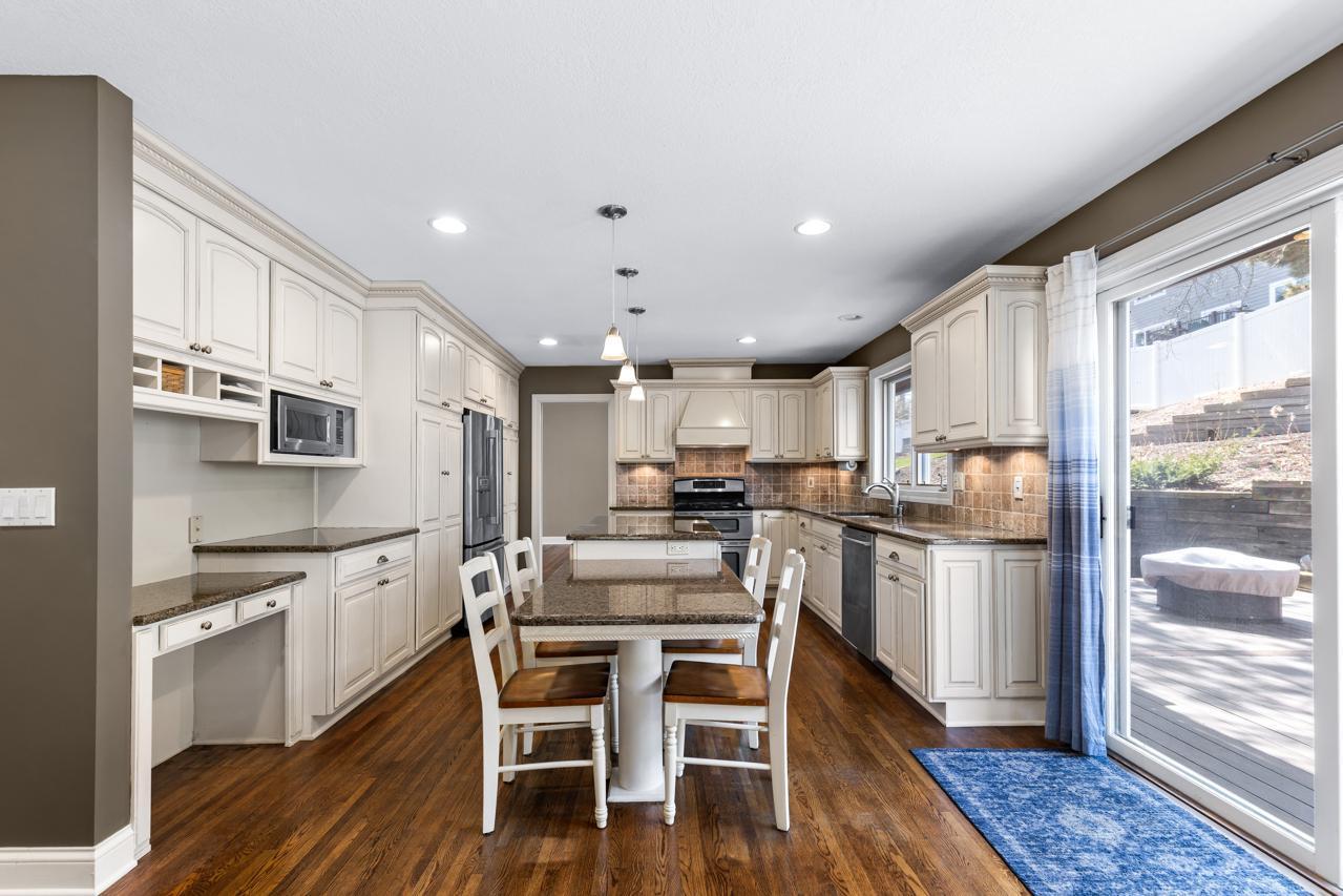 7104 Lanham Lane, Edina, Minnesota image 6