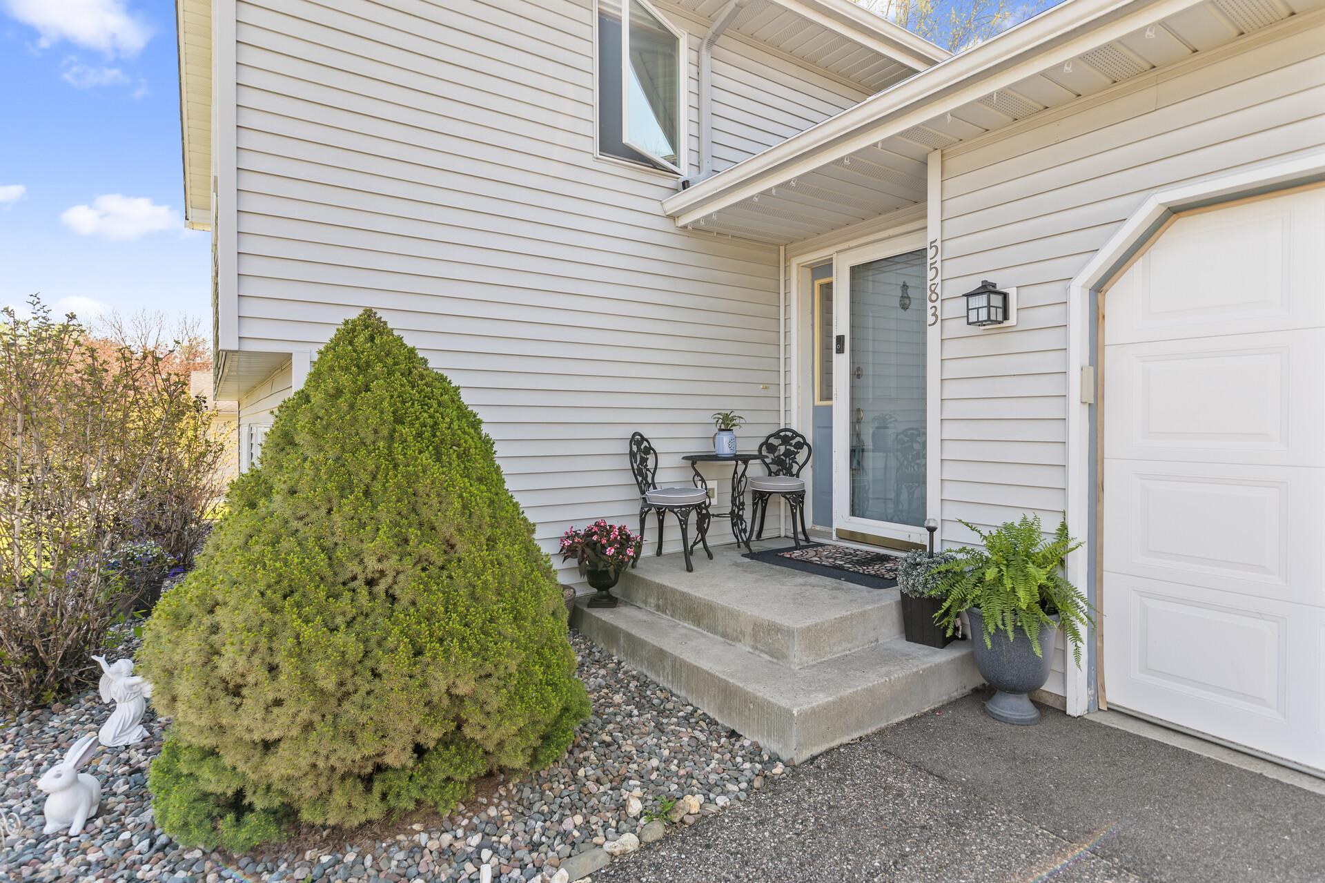 5583 Euclid Way, Farmington, Minnesota image 2