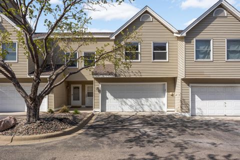 Townhouse For Sale - 4127 Meadowlark Point<br/> Eagan, MN 55122