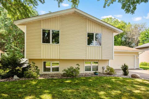 Homes For Sale - 717 Dresden Drive<br/> Carver County, Chaska, MN 55318