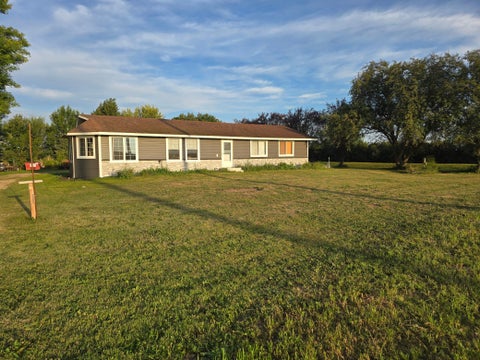 Homes For Sale - 1011 90th Avenue<br/> Pipestone, MN 56164