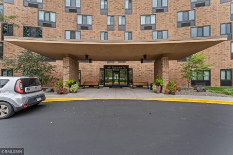 Condo For Sale - 1181 Edgcumbe Road<br/> Ramsey County, Saint Paul, MN 55105
