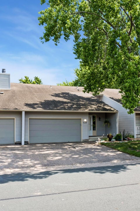 Townhouse For Sale - 954 Carmel Court<br/> Ramsey County, Saint Paul, MN 55126
