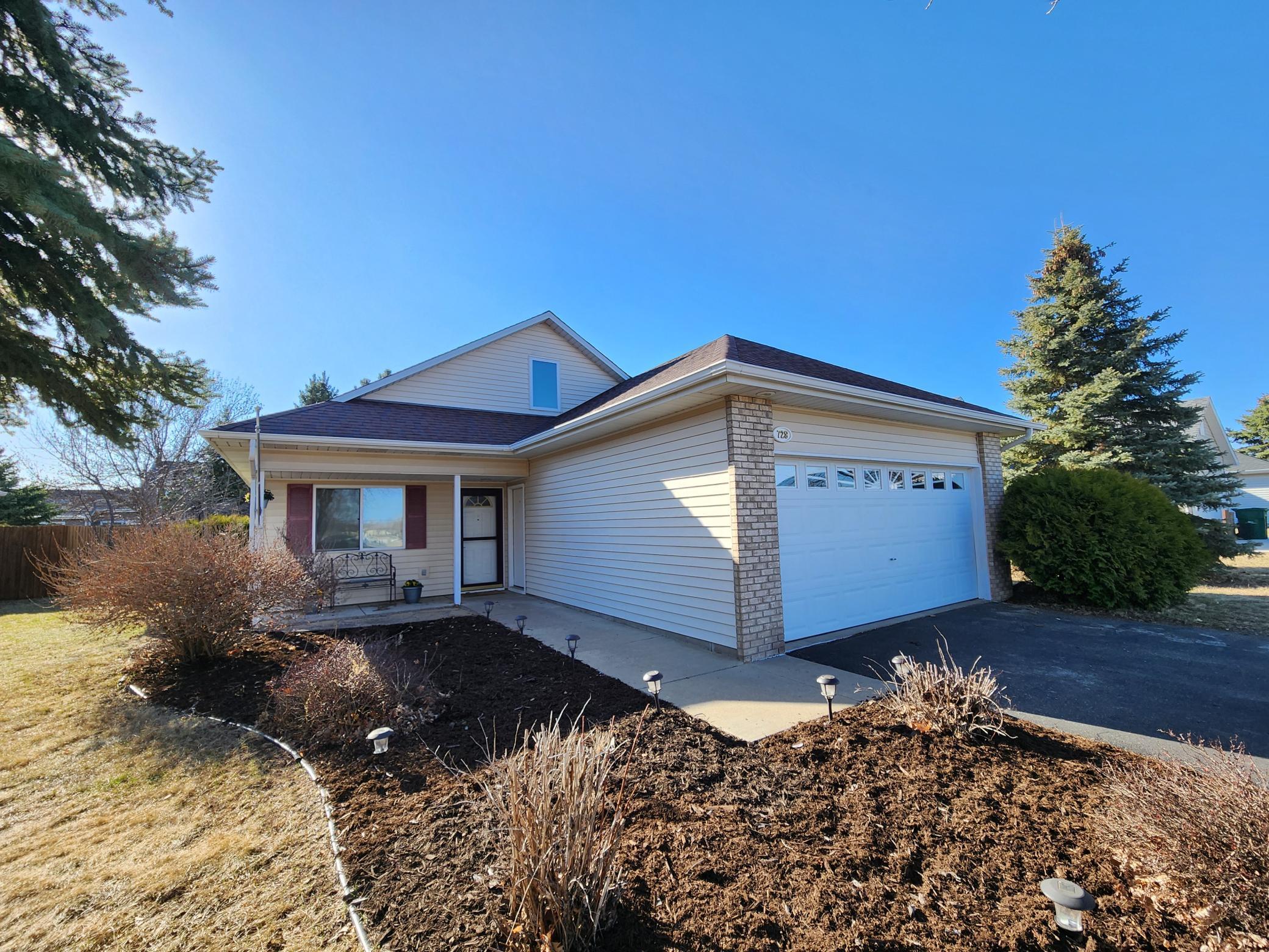 728 S Elm Street, Belle Plaine, Minnesota image 1