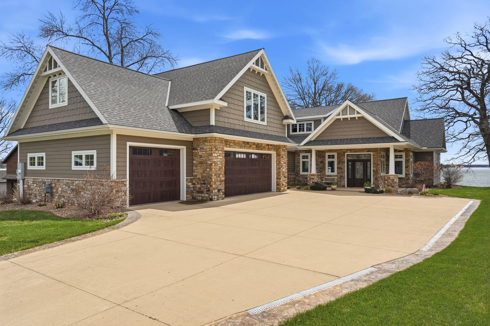 3-web-or-mls-11033 N Shore Dr-3.jpg