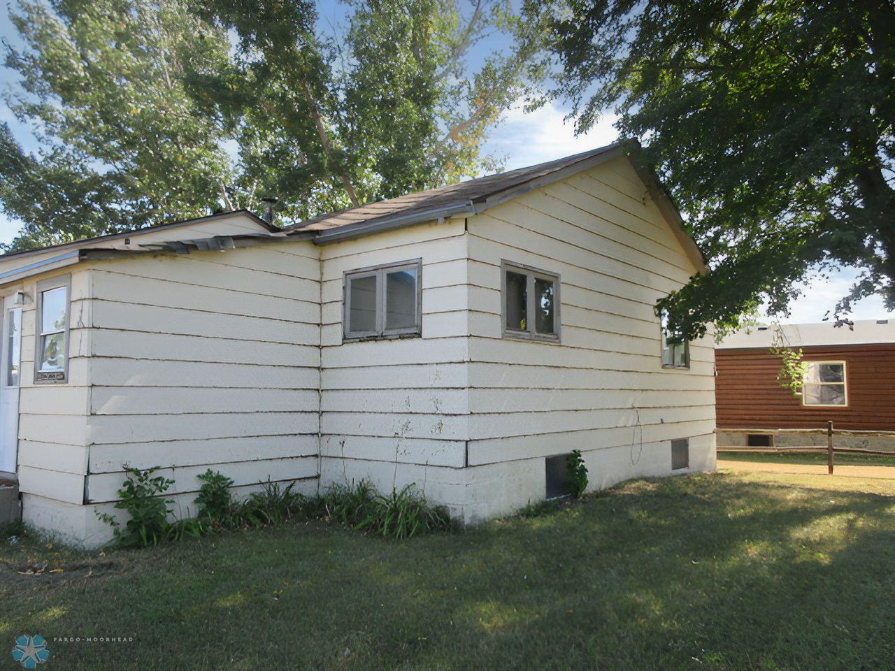 Oakes, North Dakota 58474, United States, 2 Bedrooms Bedrooms, ,2 BathroomsBathrooms,Residential,Pending,40152