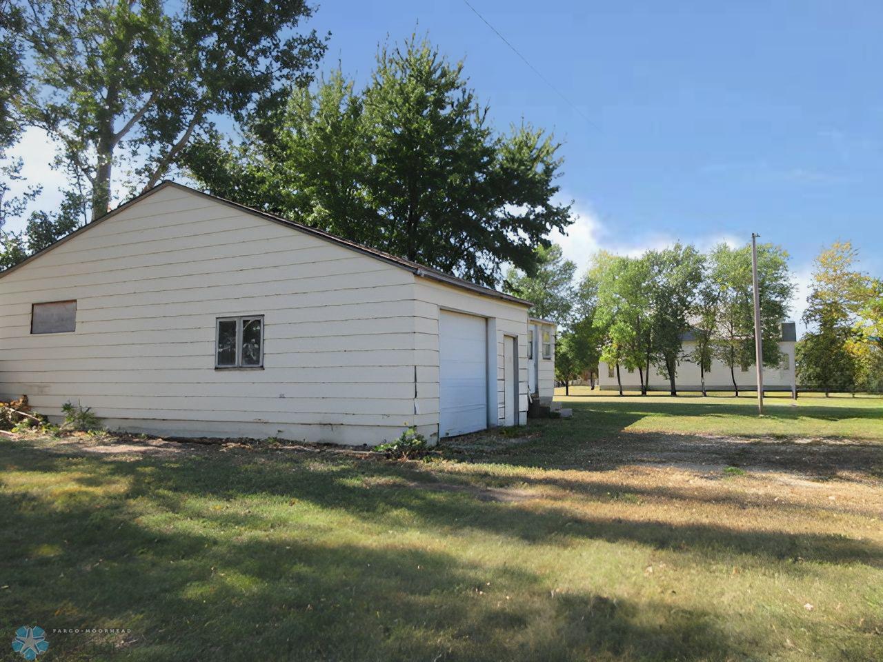Oakes, North Dakota 58474, United States, 2 Bedrooms Bedrooms, ,2 BathroomsBathrooms,Residential,Pending,40152