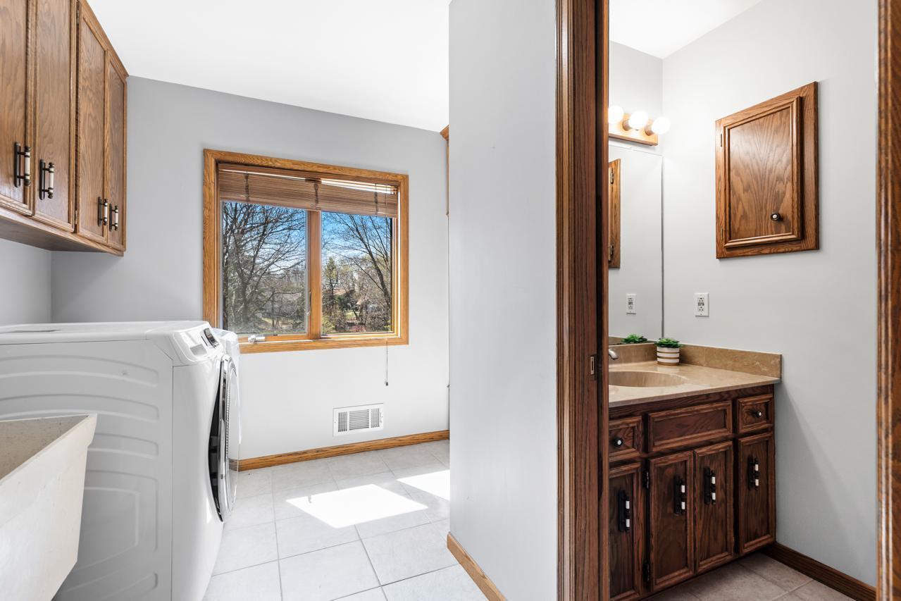 15361 Village Woods Drive, Eden Prairie, Minnesota image 29