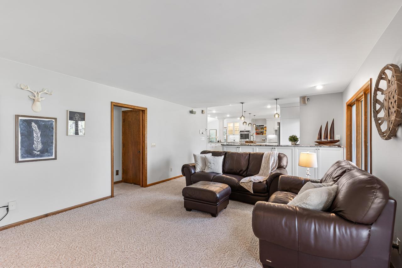 15361 Village Woods Drive, Eden Prairie, Minnesota image 18