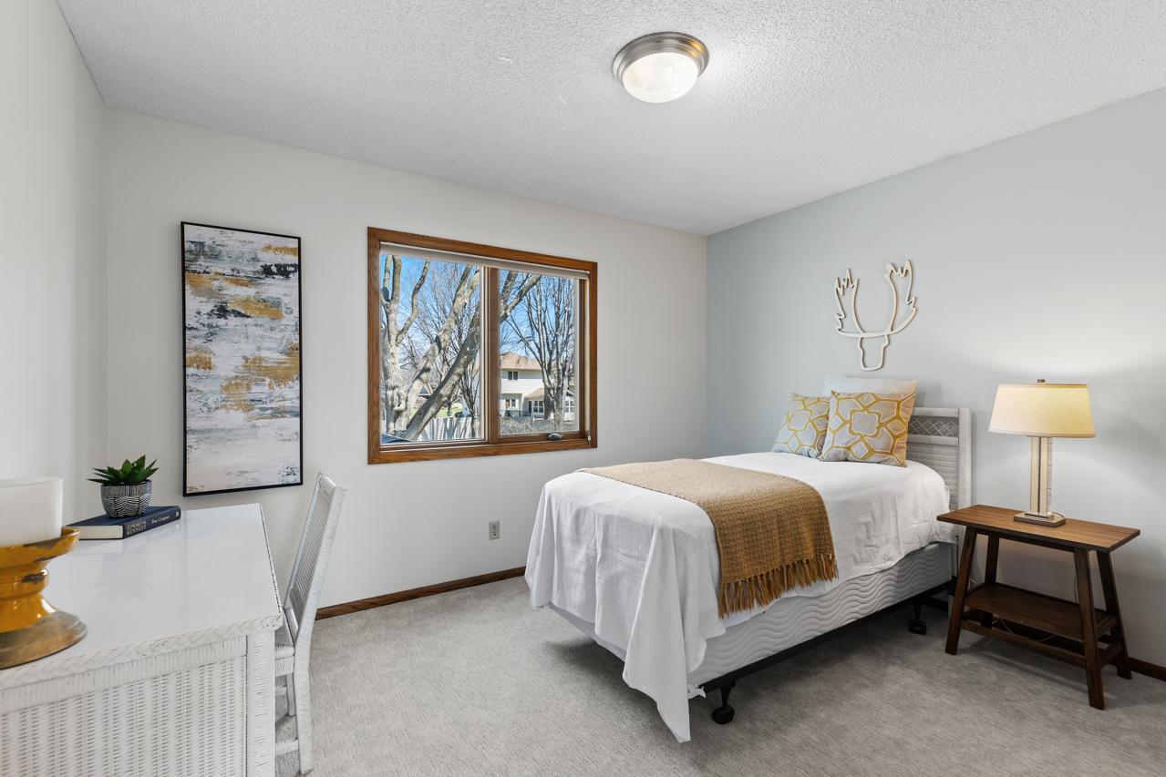 15361 Village Woods Drive, Eden Prairie, Minnesota image 26