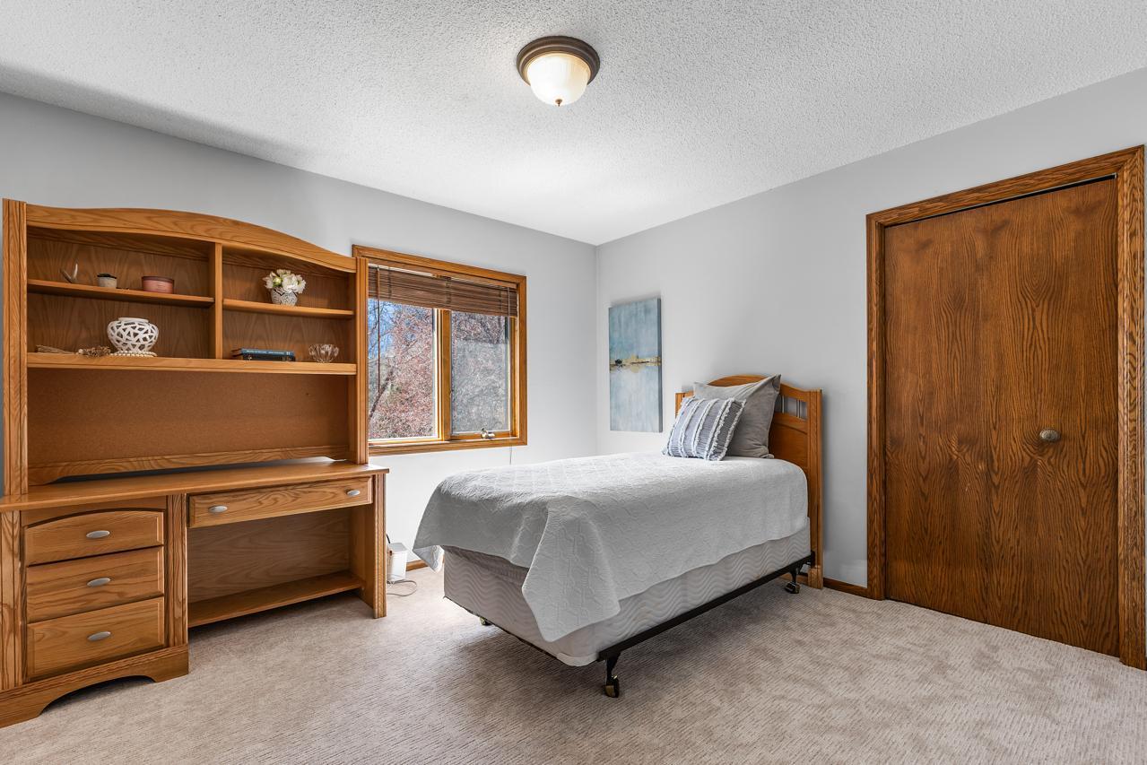 15361 Village Woods Drive, Eden Prairie, Minnesota image 28