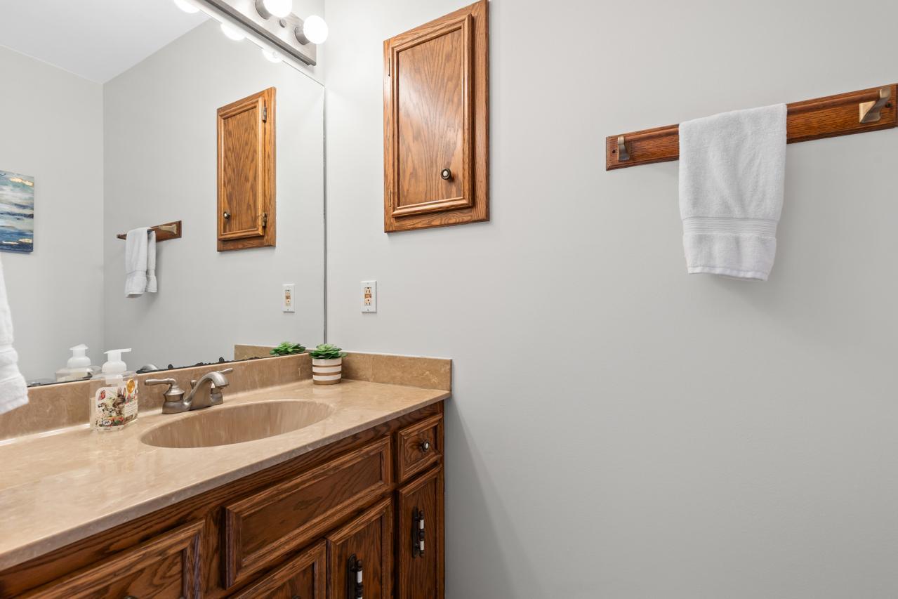 15361 Village Woods Drive, Eden Prairie, Minnesota image 30