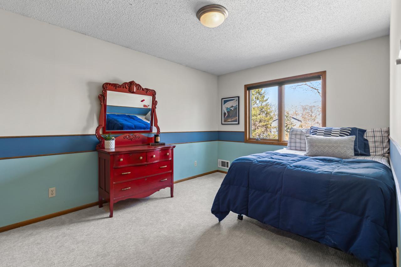 15361 Village Woods Drive, Eden Prairie, Minnesota image 23