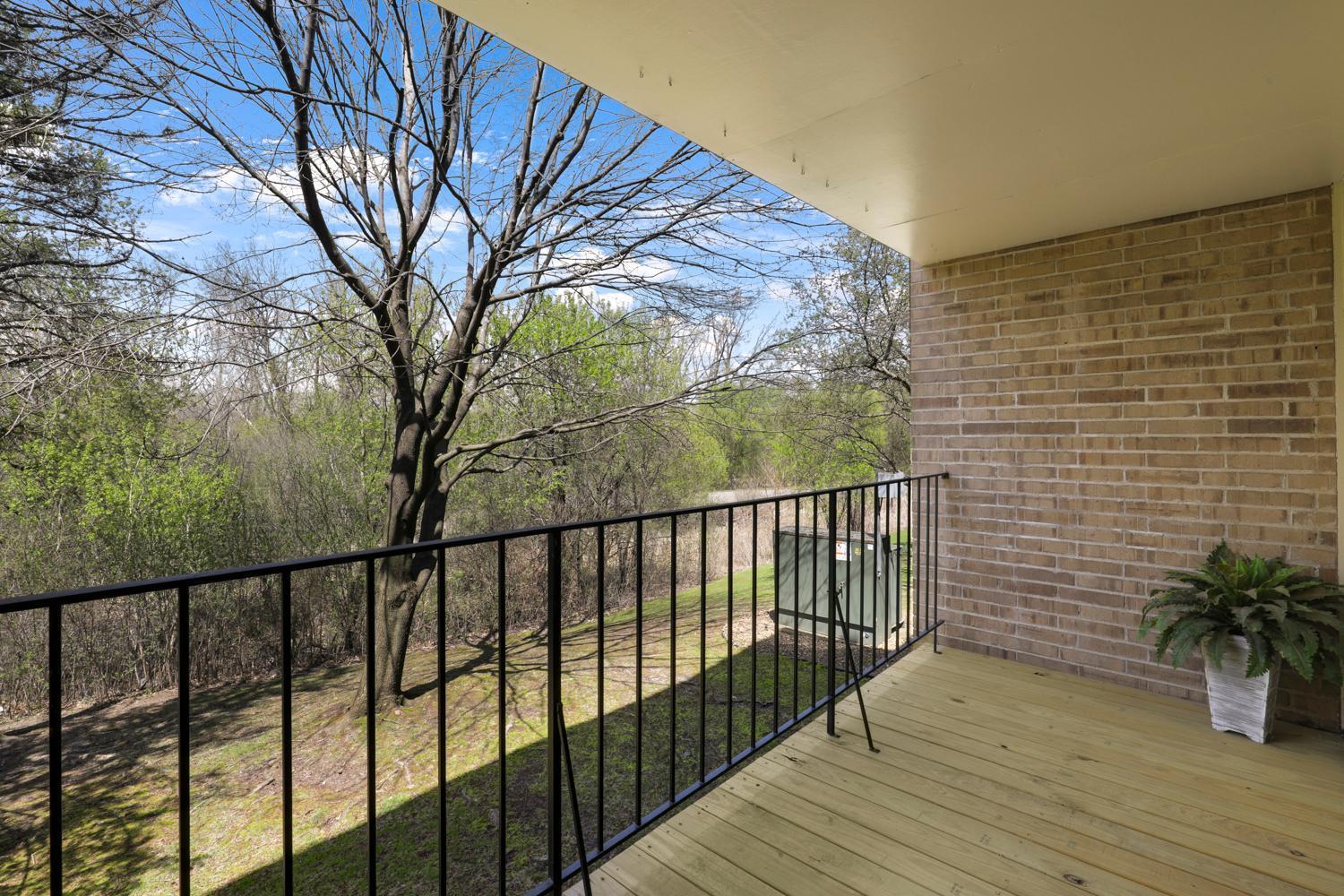 5645 Green Circle Drive #110, Hopkins, Minnesota image 24