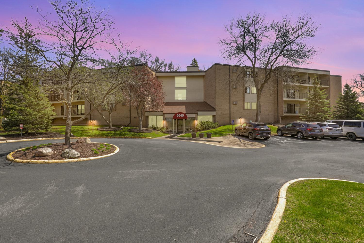 5645 Green Circle Drive #110, Hopkins, Minnesota image 1