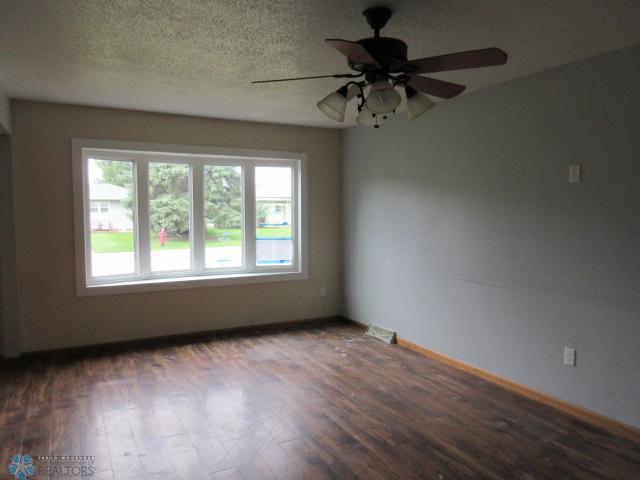 Jamestown, North Dakota 58401, United States, 4 Bedrooms Bedrooms, ,2 BathroomsBathrooms,Residential,Active,193108