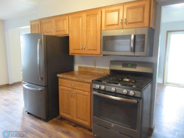 Jamestown, North Dakota 58401, United States, 4 Bedrooms Bedrooms, ,2 BathroomsBathrooms,Residential,Active,193108