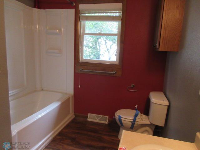 Jamestown, North Dakota 58401, United States, 4 Bedrooms Bedrooms, ,2 BathroomsBathrooms,Residential,Active,193108