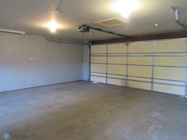 Jamestown, North Dakota 58401, United States, 4 Bedrooms Bedrooms, ,2 BathroomsBathrooms,Residential,Active,193108