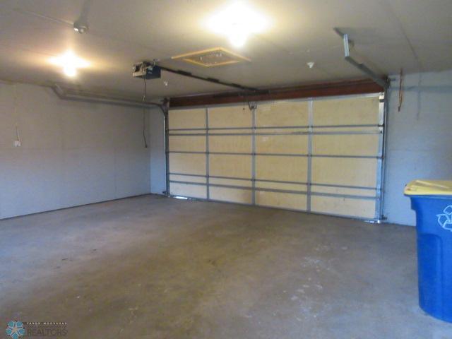 Jamestown, North Dakota 58401, United States, 4 Bedrooms Bedrooms, ,2 BathroomsBathrooms,Residential,Active,193108