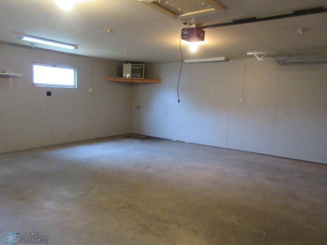 Jamestown, North Dakota 58401, United States, 4 Bedrooms Bedrooms, ,2 BathroomsBathrooms,Residential,Active,193108