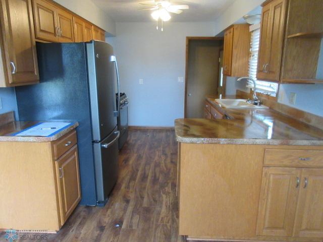 Jamestown, North Dakota 58401, United States, 4 Bedrooms Bedrooms, ,2 BathroomsBathrooms,Residential,Active,193108