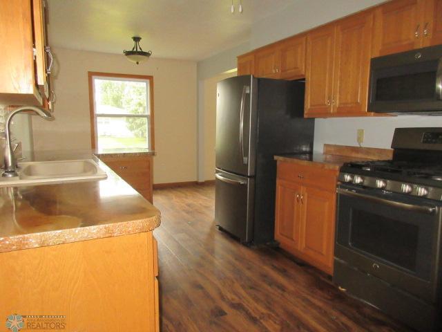 Jamestown, North Dakota 58401, United States, 4 Bedrooms Bedrooms, ,2 BathroomsBathrooms,Residential,Active,193108