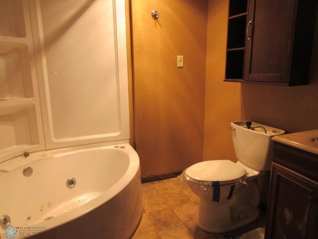 Jamestown, North Dakota 58401, United States, 4 Bedrooms Bedrooms, ,2 BathroomsBathrooms,Residential,Active,193108