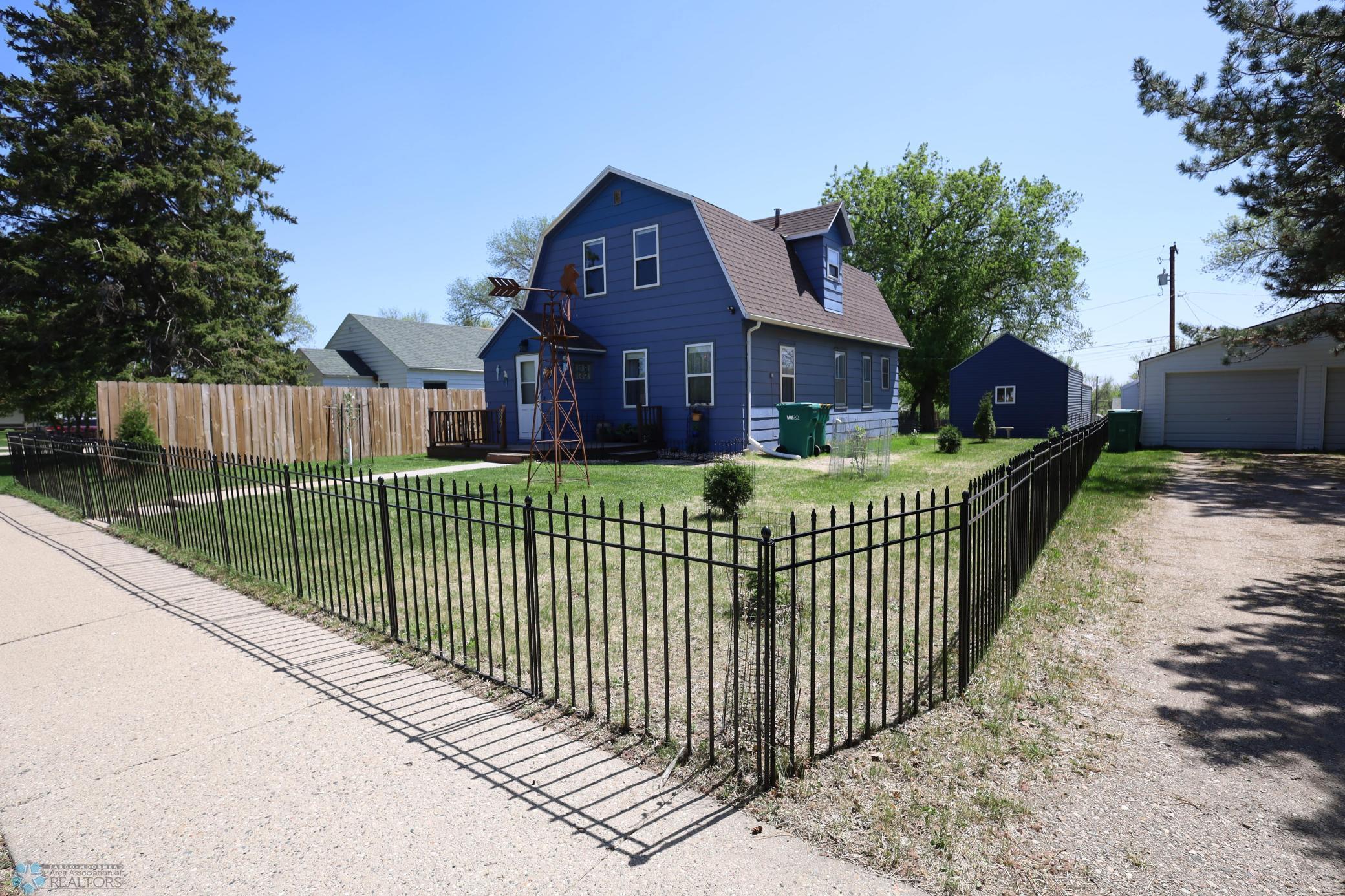 327 2nd Street, Mayville, North Dakota image 1