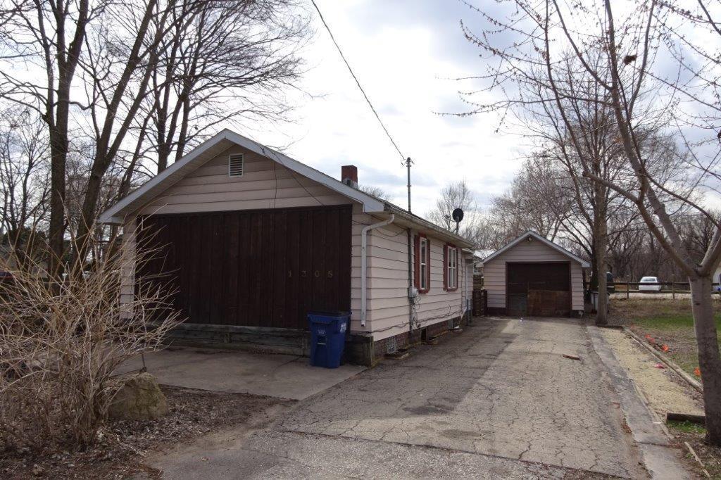 1305 La Crescent Street, La Crosse, Wisconsin image 1