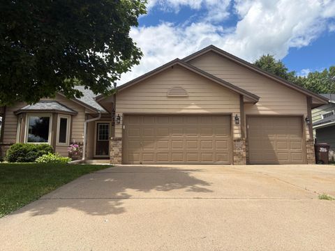 Homes For Sale - 4712 Heather Ridge Road<br/> Saint Paul, MN 55128