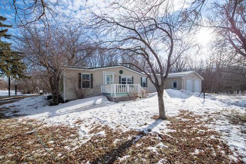 Homes For Sale - 37026 710th Avenue<br/> Saint James, MN 56081