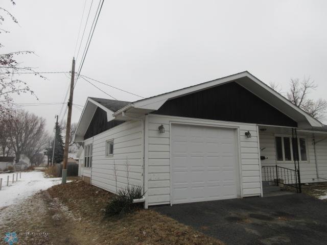 Lidgerwood, North Dakota 58053, United States, 2 Bedrooms Bedrooms, ,2 BathroomsBathrooms,Residential,Pending,60081